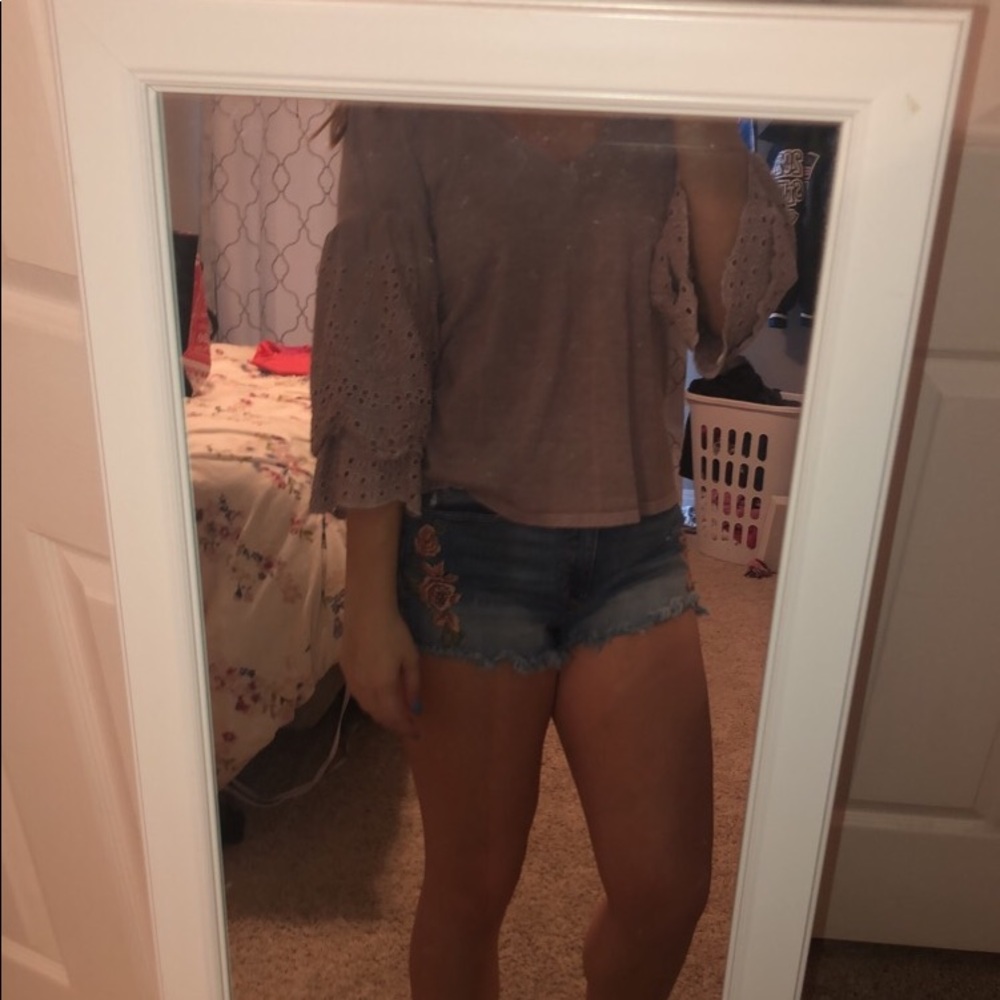 Super cute flare sleeve long sleeve